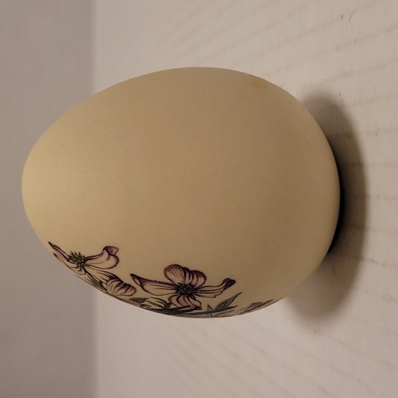 Beautiful Pair of Porcelain Eggs - Picture 11 of 16